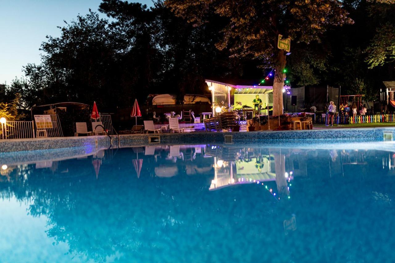 בלצ'יק Helios Hotel מראה חיצוני תמונה