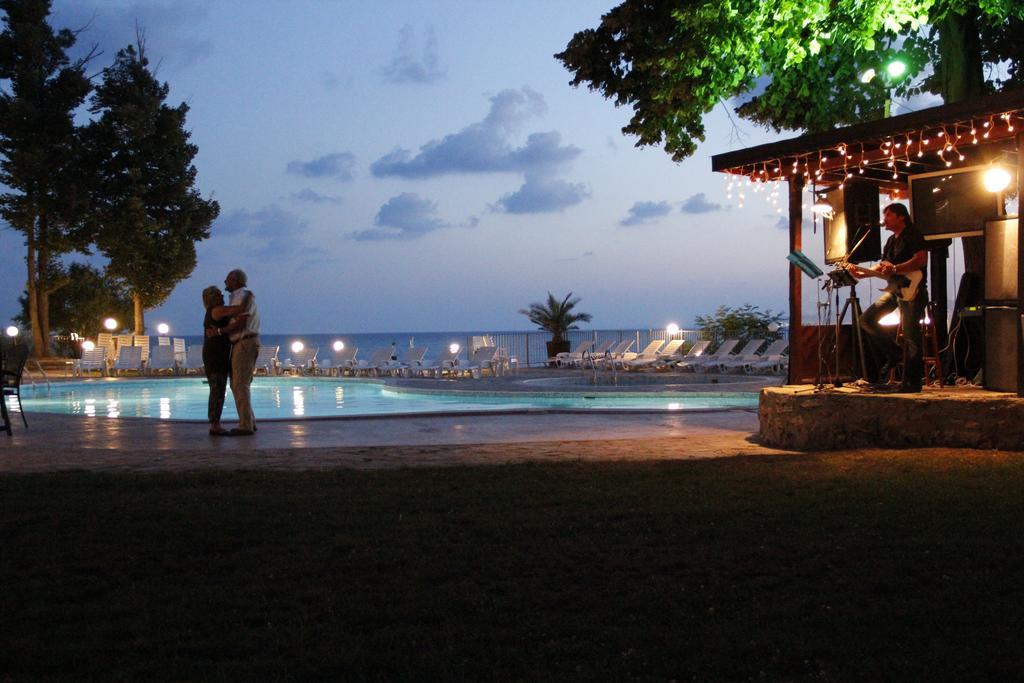 בלצ'יק Helios Hotel מראה חיצוני תמונה