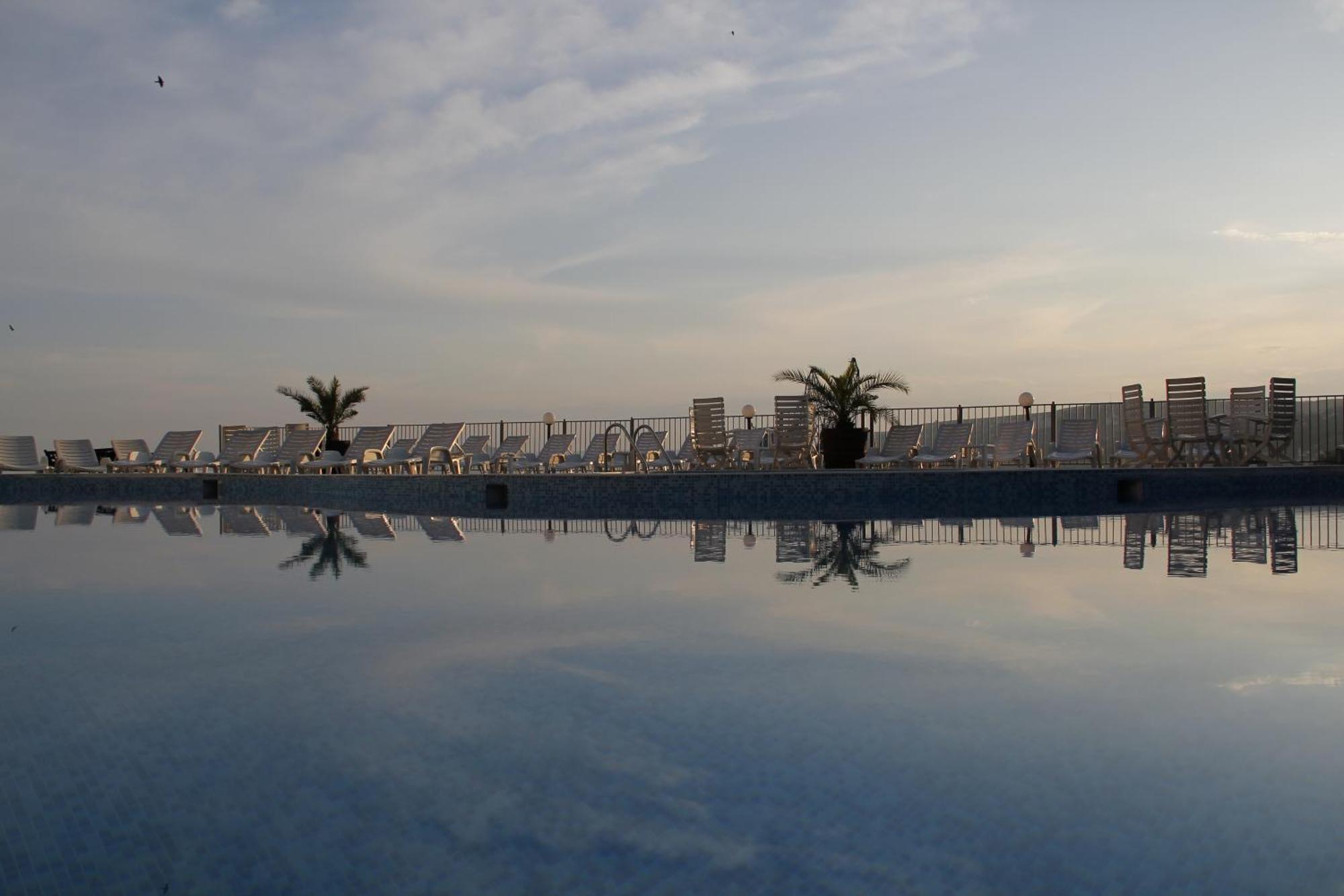 בלצ'יק Helios Hotel מראה חיצוני תמונה