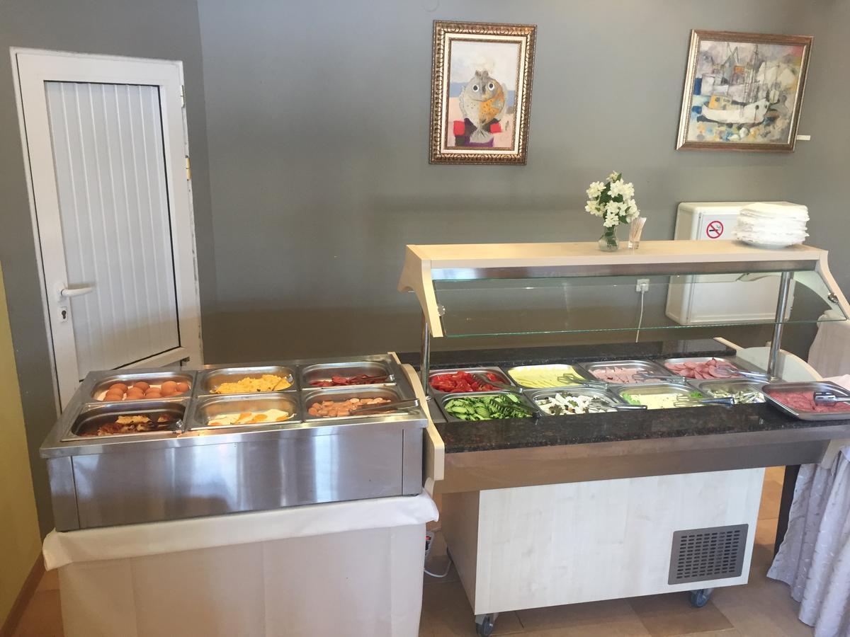 בלצ'יק Helios Hotel מראה חיצוני תמונה
