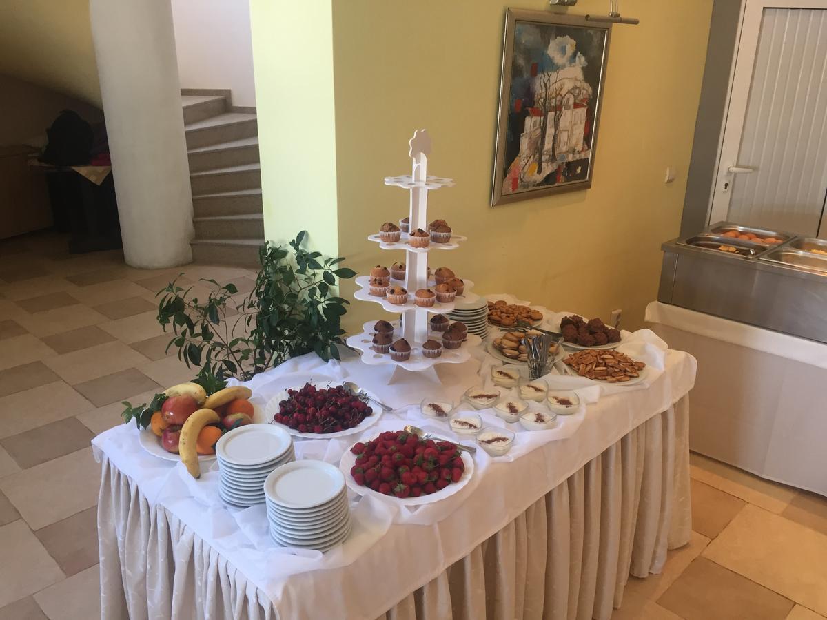 בלצ'יק Helios Hotel מראה חיצוני תמונה
